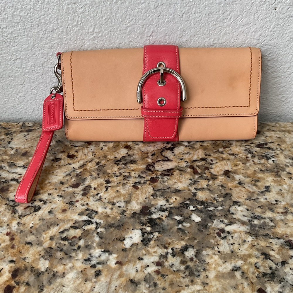 Coach Tan and Pink Clutch Vintage Wrislet - Picture 1 of 8